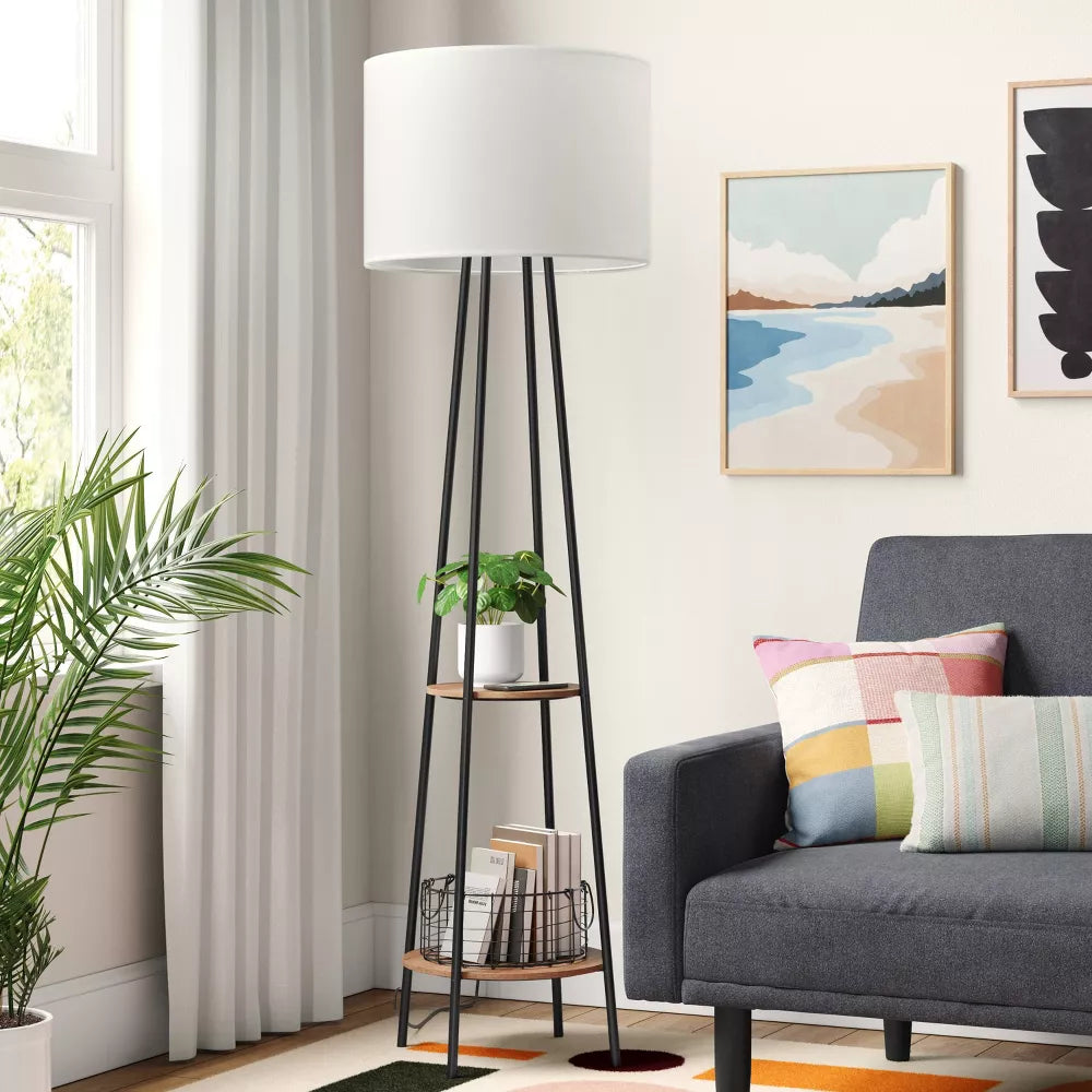 Lampa podłogowa z dwiema półkami i cylindrycznym abażurem