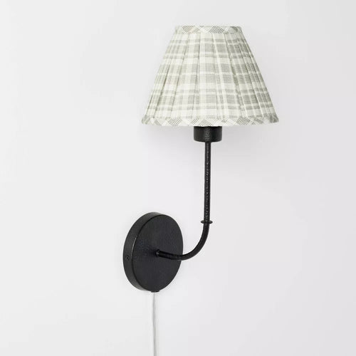 Plug-in Wall Sconce z plisowanym cieniem tkaniny