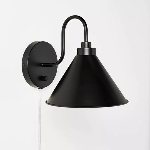 Plug-in zakrzywione ramię ścienne z stożkiem metalowym cieniem