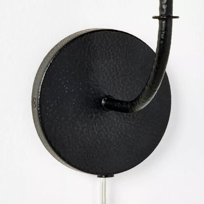 Plug-in Wall Sconce z plisowanym cieniem tkaniny